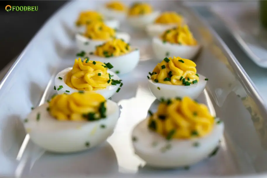 Healthy-Low-Carb-Snacks-You-Can-Make-Anytime(Deviled-eggs)
